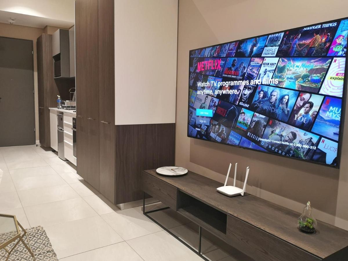 Top Floor Menlyn Maine Studio Apartment With Stunning Views & No Load Shedding Pretoria Exterior photo
