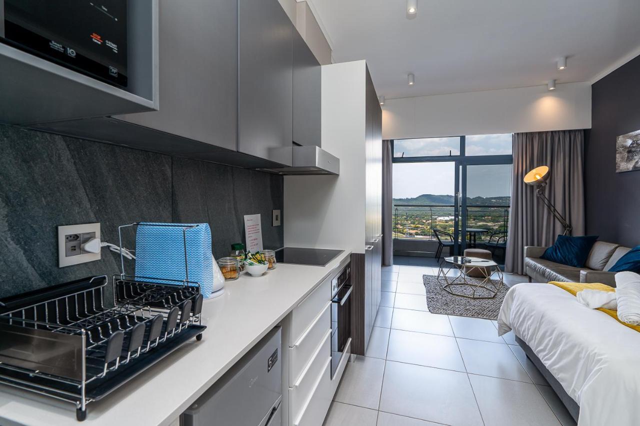 Top Floor Menlyn Maine Studio Apartment With Stunning Views & No Load Shedding Pretoria Exterior photo