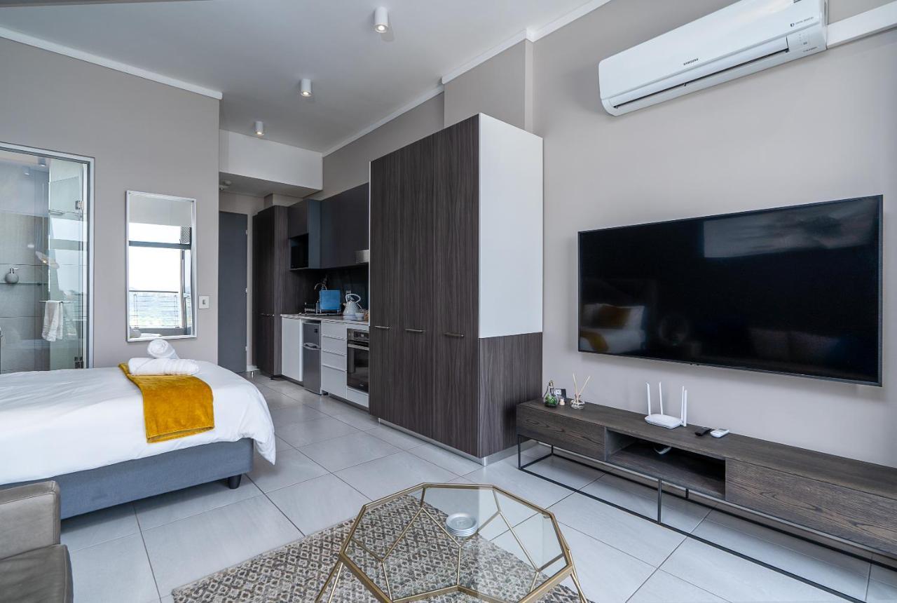 Top Floor Menlyn Maine Studio Apartment With Stunning Views & No Load Shedding Pretoria Exterior photo